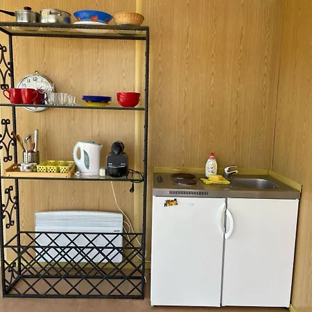 Greenpark Tiny House, Garden Terrace & Parking