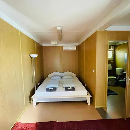 Greenpark Tiny House, Garden Terrace & Parking Campeggio Bekecs