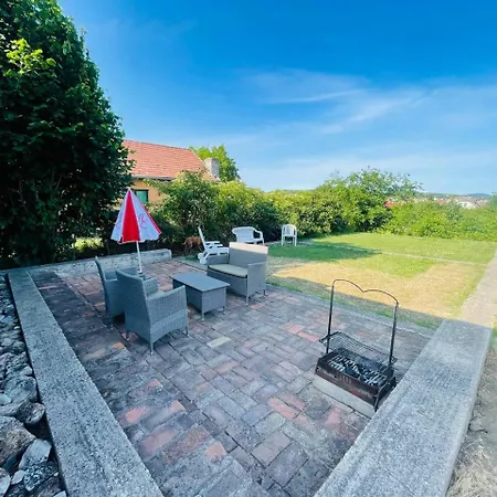 Greenpark Tiny House, Garden Terrace & Parking Kemping