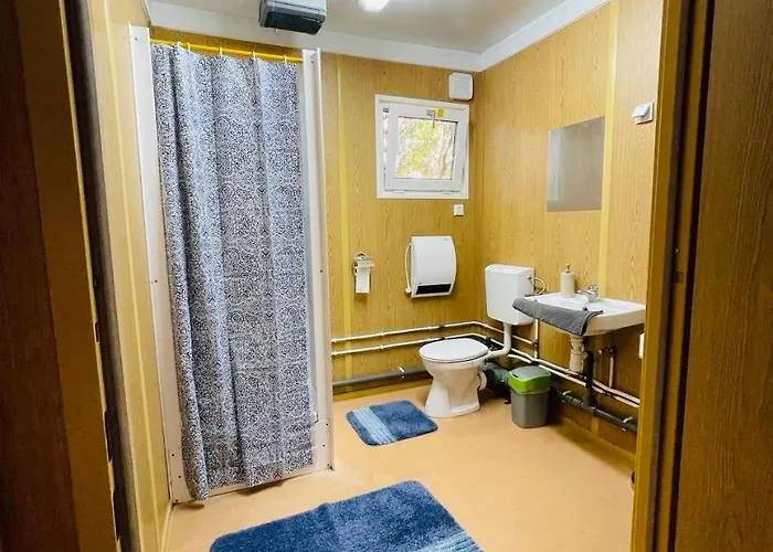 Greenpark Tiny House, Garden Terrace & Parking Camping *