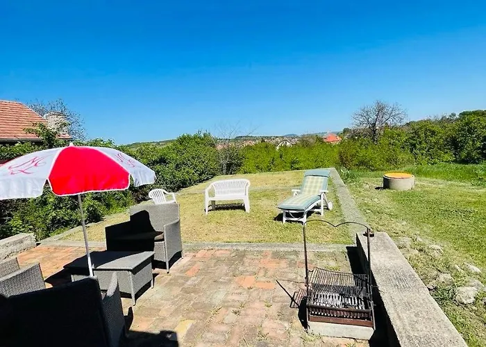 Greenpark Tiny House, Garden Terrace & Parking